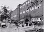 In de Riouwstraat stond een vrijwel exact gelijk schoolgebouw (Elthetoschool).
<br/>
Beeldbank Stadsarchief, onbekend